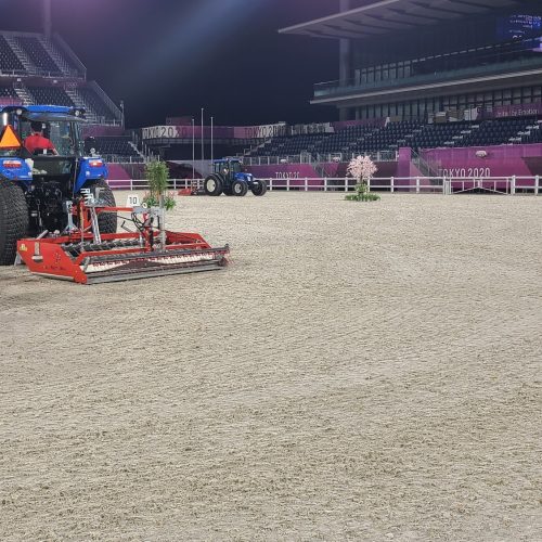 równiarka do podłoży jeździeckich