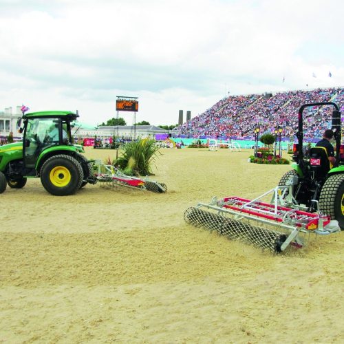 równiarka do podłoży jeździeckich