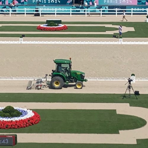 równiarka do podłoży jeździeckich