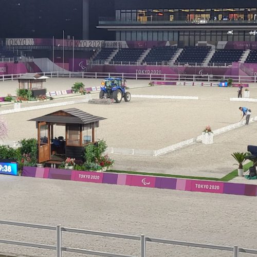 równiarka do podłoży jeździeckich