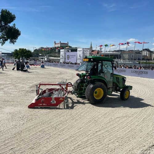 równiarka do podłoży jeździeckich