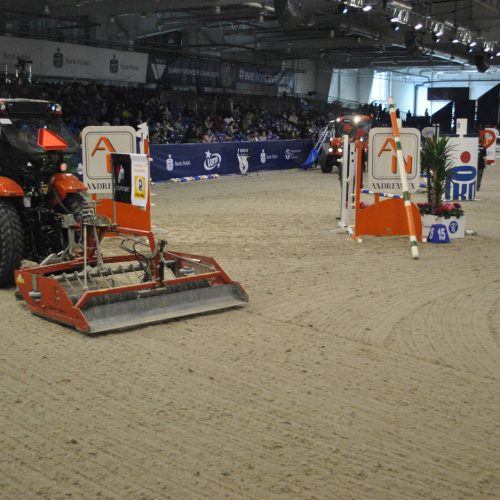 równiarka do podłoży jeździeckich