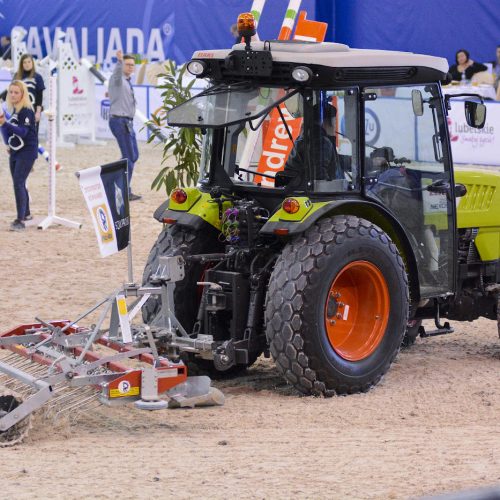 równiarka do podłoży jeździeckich
